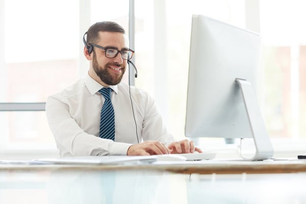 Call agent working in the Zendesk interface.